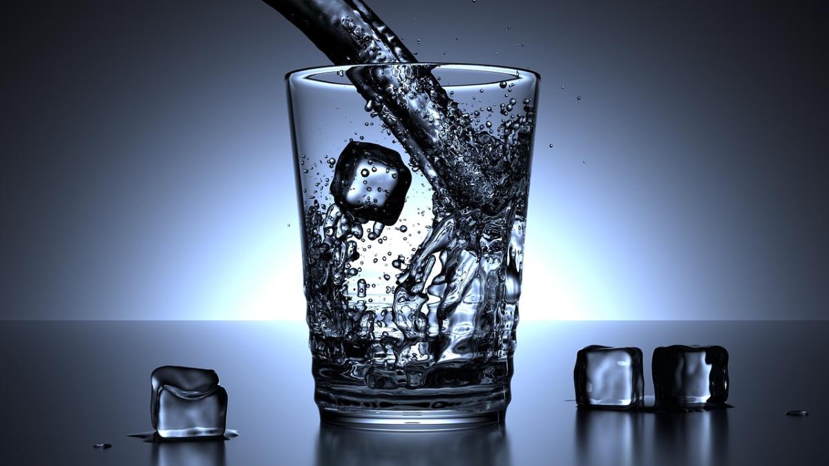 Boire trop d’eau : quels sont les risques pour la santé ?