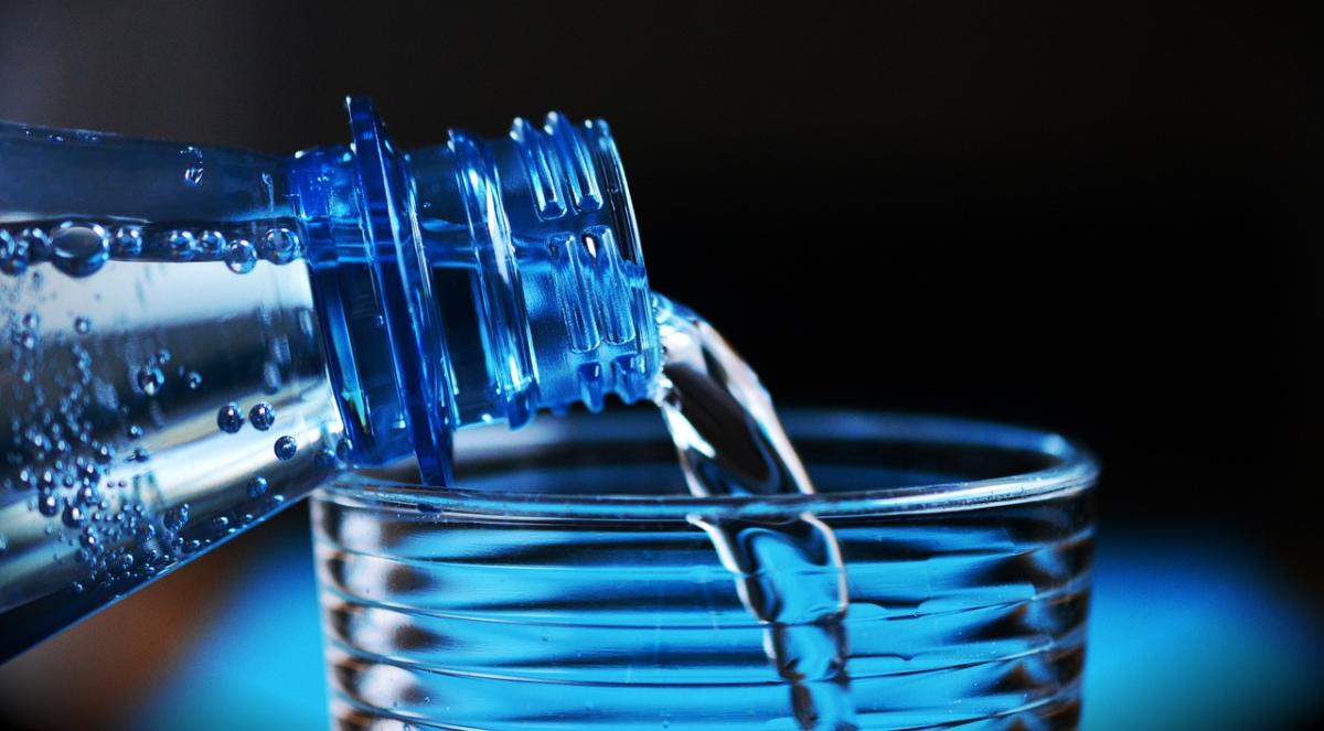 Boire trop d’eau : quels sont les risques pour la santé ?