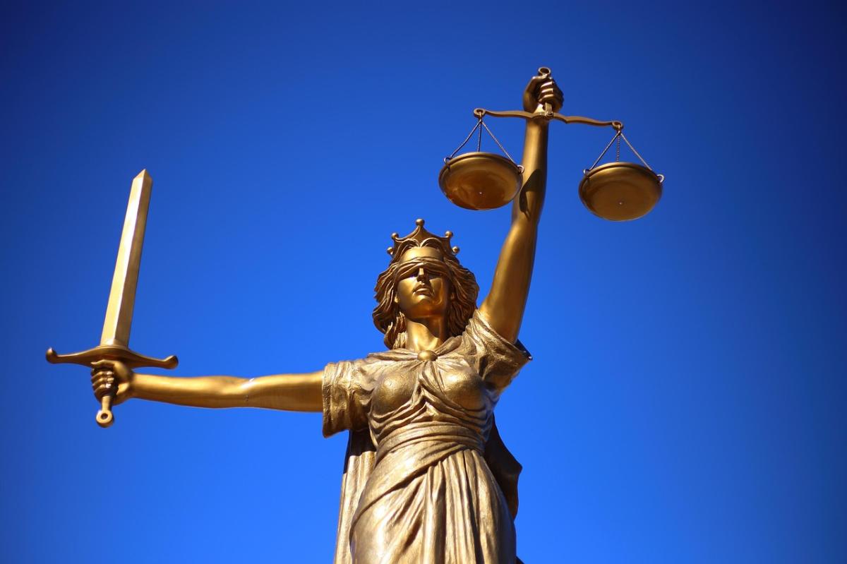 Salaire d’un juge : rémunération, rôle et contexte judiciaire expliqué