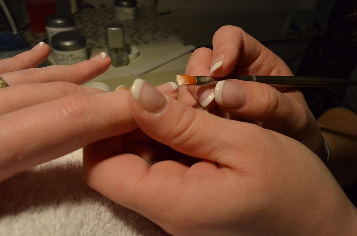Formation onglerie : maîtrisez l'art de la pose d'ongles et de la manucure avancée